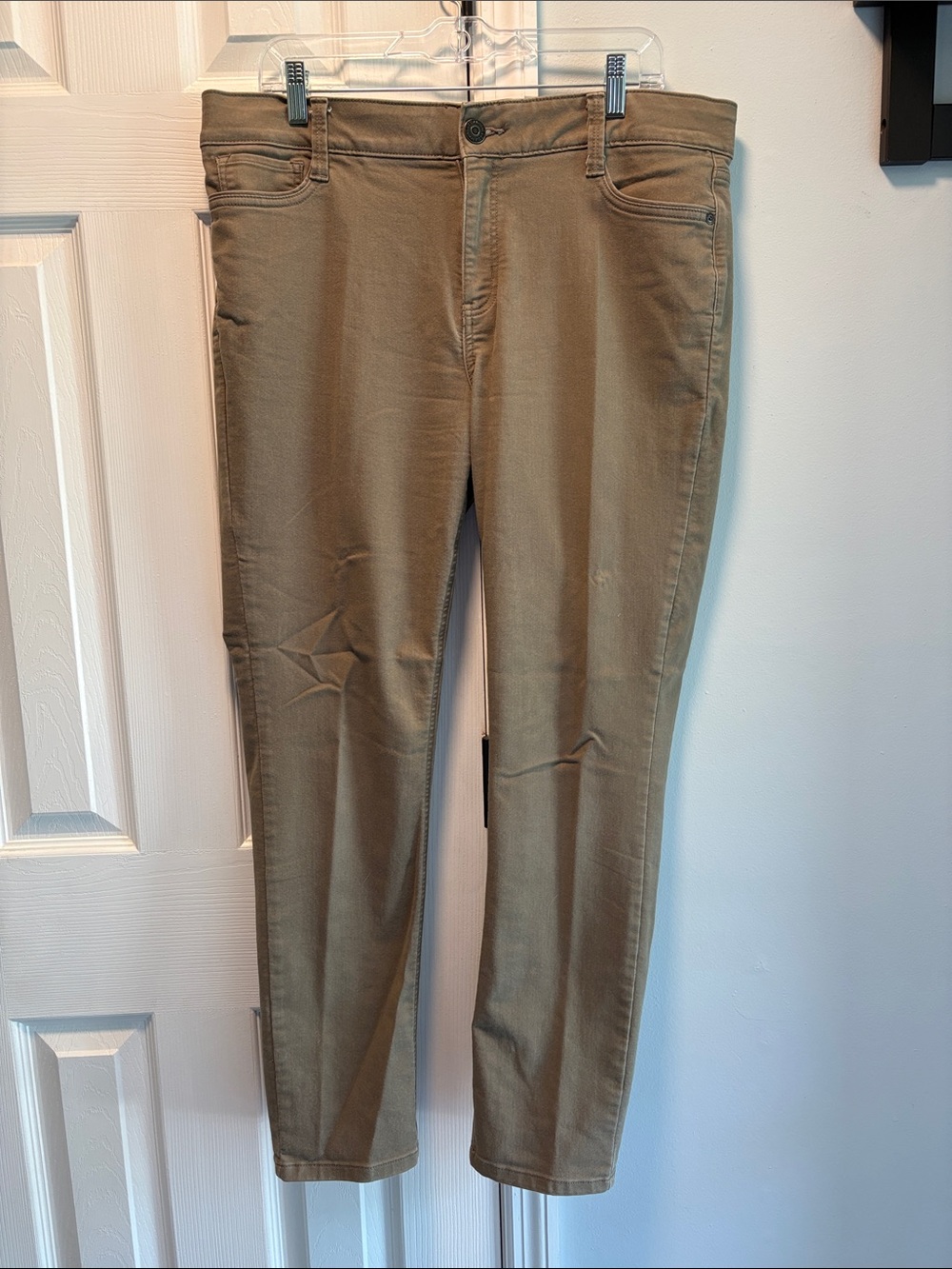 Liz Claiborne Tan mid rise straight leg Pants
